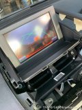 ぼやけた映像が表示されているレクサスHSのモニター。バックカメラの不調がうかがえる。