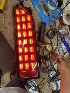 ハイエースのテール加工(オープニングアクション付き)