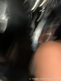 エブリィワゴンの車内、作業中の様子を捉えたもの。一部ブレているが、内部での作業の雰囲気が伝わる。