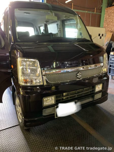 来店時のスズキ エブリィワゴン。フロントから見た車両全体。