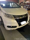 ホンダ オデッセイ(RC系)の車両前方外観。作業ピット内