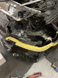  バンパーは完全に下ろさなくても施工が可能です。 