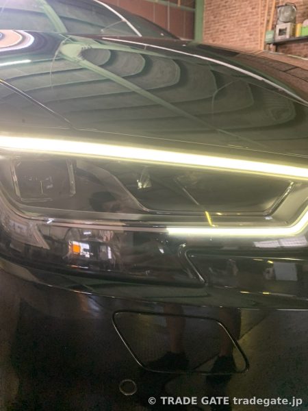 修理後のAUDI A3右側デイライト。左側と同様にクリアな白色で点灯し、左右の統一感が取れている。