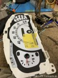 スバル ステラのメーターユニット裏側。文字盤が外された状態。