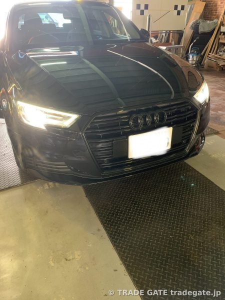 Audi A3のフロントビュー、両側デイライトが点灯した入庫時の状態