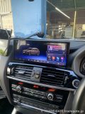 BMW X4の運転席から見た、Androidナビの大画面表示