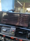 BMW X4に取り付けられたAndroidナビの設定画面、解像度表示