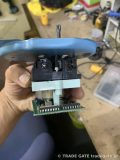 分解されたアメ車のメーター内部、基板とモーター部分の接写