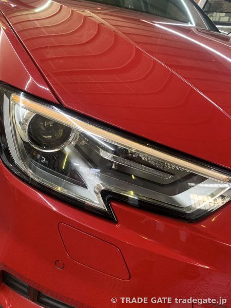 Audi A3の右側ヘッドライト。デイライト部分が消灯している様子。