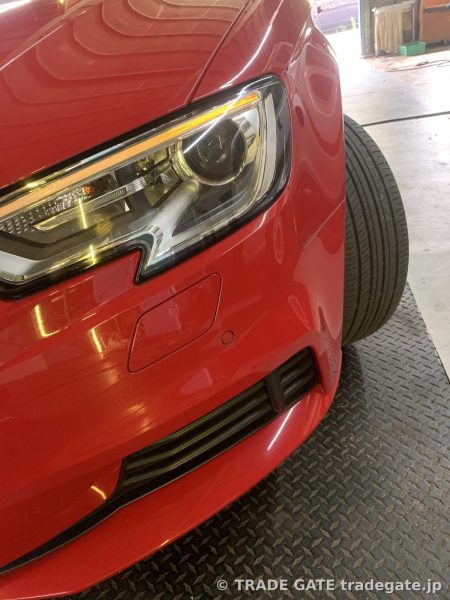 Audi A3の左側ヘッドライト。デイライト部分が消灯している様子。