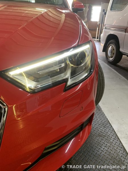 修理後、正常に点灯するAudi A3の左側デイライト。