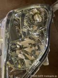 車両に装着され、新車の輝きを取り戻したトヨタ ゼロクラウンのヘッドライト