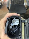 手に持たれたAudi A3ヘッドライトユニット内部の作業風景