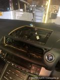 レクサス CT200hのダッシュボードからナビユニットが取り外された状態