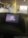 修理後、クリアにレクサスのロゴが表示されたナビディスプレイ