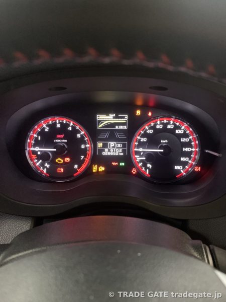施工前のスバル レヴォーグの純正メーターパネル