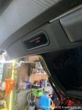 テールゲート内張りに設置された電動テールゲート開閉スイッチ