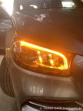 修理完了後、ヘッドライトと修復したウィンカーの点灯確認。LED光が明るく均等に発光