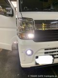 フロント左側のウィンカーランプがポジション点灯している状態