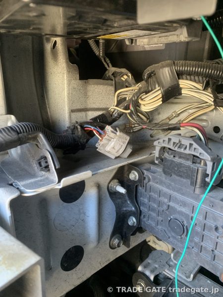 車両本体側のデイライト追加配線接続箇所。