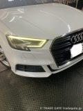 右側デイライトが黄色に変色し点灯しているAudi A3のフロント