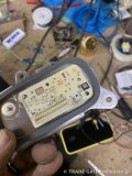 デイライトユニットから取り外されたLED基板の接写。「Valeo」「RIGHT」の文字と品番が読み取れる。