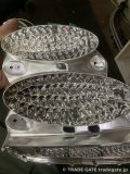 ベントレーのテールランプ内部、LED基盤と反射板の精密な構造
