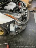 取り外された50プリウスのフロントバンパーの裏側。既存のフォグランプユニットがバンパー内部から確認できます。