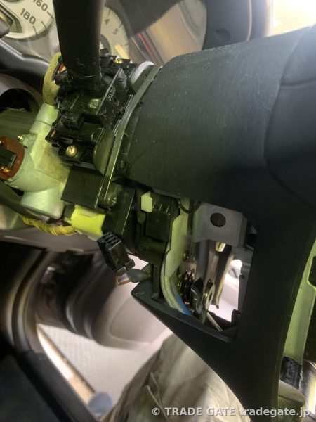 ステアリングコラム内部のスイッチ配線