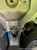日産 R34スカイラインのバックカメラ非表示とホーン鳴りっぱなしの修理 旧車あるあるでプラスチックの劣化で金属通しが接触してました