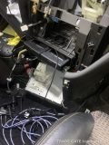 取り外した純正ユニットと配線