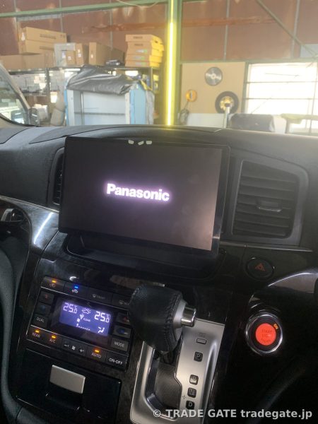 Panasonicロゴが表示されたフローティングナビ本体