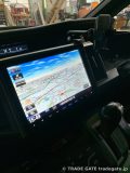ホンダステップワゴンのダッシュボードに装着された純正デカナビの画面