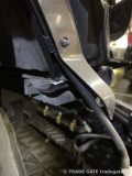 ジャガーXFのヘッドライトレンズ割れと板金修理 アルミのフレームも千切れている状態でした