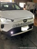 フォグランプを点灯した状態のカローラクロスフロントビュー