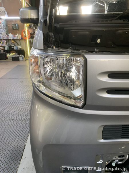 N-VANのヘッドライトユニット周辺（施工前）