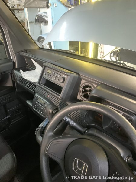 N-VANの運転席とインパネ周り