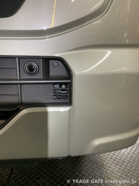 フロントバンパー下部のホーン取り付け状況